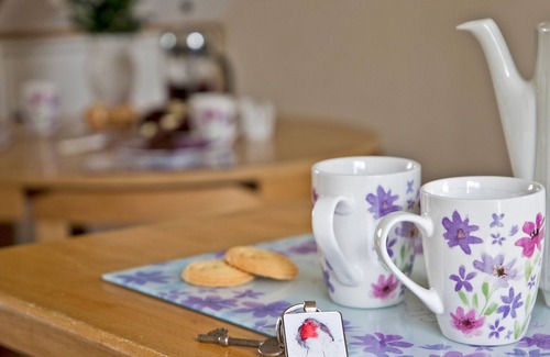 Winkhill Cottage | ROBIN COTTAGE, pet friendly, character holiday cottage in Winkhill