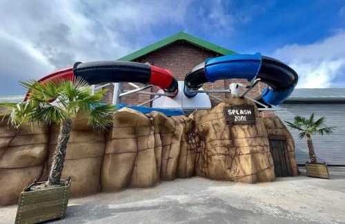 Rhyl Ski Chalet | Robin Hood 3-Bed Caravan Sleeps 8 Pet Friendly