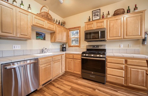 Truckee House | Robin's Rest at Tahoe Donner by Tahoe Getaways - Summer Monthly Lease w/HOA Amenities