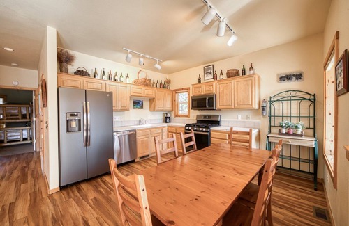 Truckee House | Robin's Rest at Tahoe Donner by Tahoe Getaways - Summer Monthly Lease w/HOA Amenities