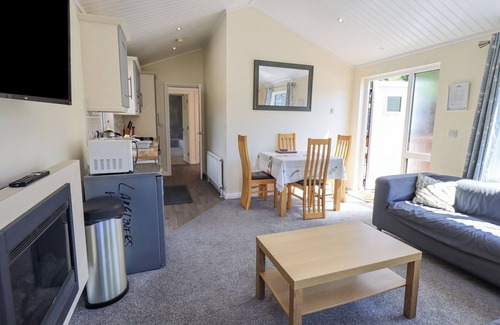 Troutbeck Cottage | ROBIN VIEW LODGE, pet friendly, with hot tub in Windermere