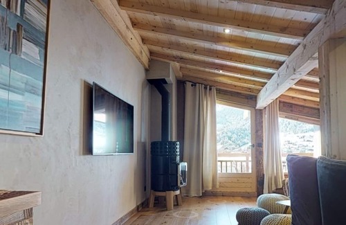 Megeve Apartment | Rochebrune Warm and modern chalet-style apartment near the village center
