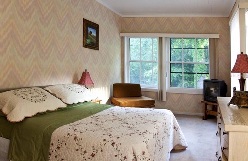 Lake George Hotel | Rock Castle Resort