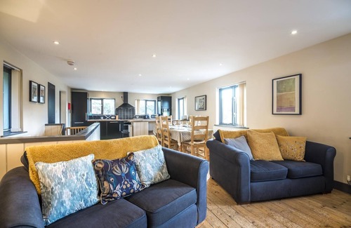 Fishguard House | Rock Cottage - 3 Bedroom Holiday Home - Fishguard