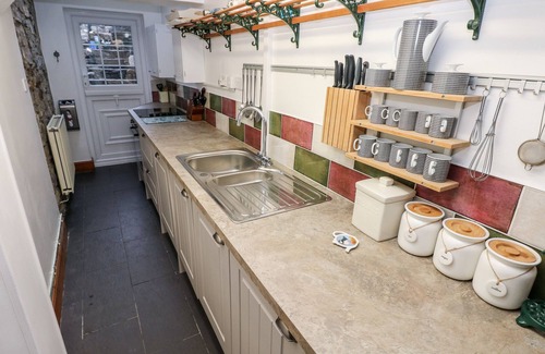 Little Haven House | ROCK HOUSE, pet friendly, character holiday cottage in Broad Haven