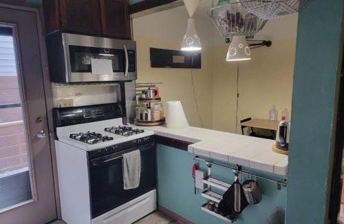 East Rock House | Rock Pad for Yale, Visitors, Nurses, Staff