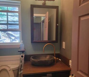 East Rock House | Rock Pad for Yale, Visitors, Nurses, Staff