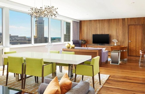 Downtown Cleveland House | Rock & Roll Vacay! Restaurant and Bar, Near Great Lake Science Center