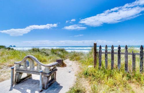 Rockaway Beach House | Rockaway Beach Villa