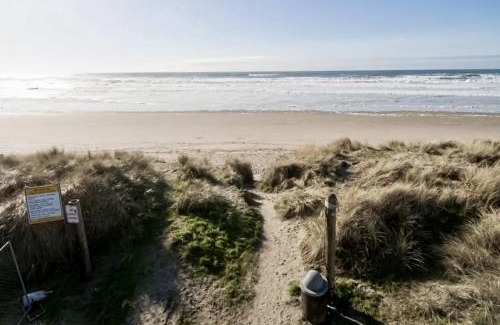 Rockaway Beach House | Rockaway Beach Villa