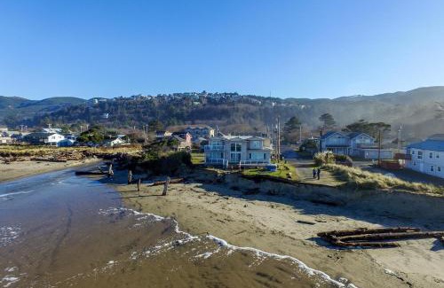 Rockaway Beach House | Rockaway Beach Villa
