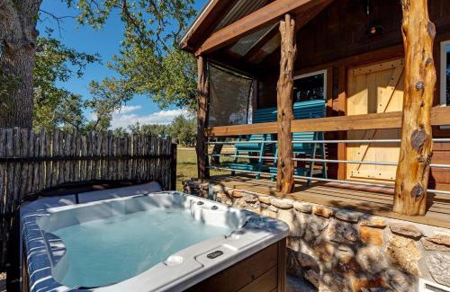 Fredericksburg House | Rockin' R - Morning Star Cabin
