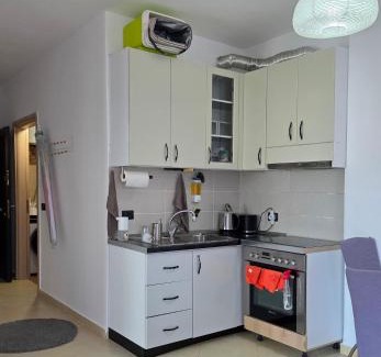 Shkembi i Kavajes Apartment | Rocking Sea