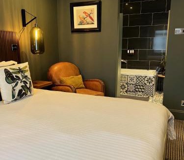 Tavistock Hotel | Rockmount Rooms & Apartment