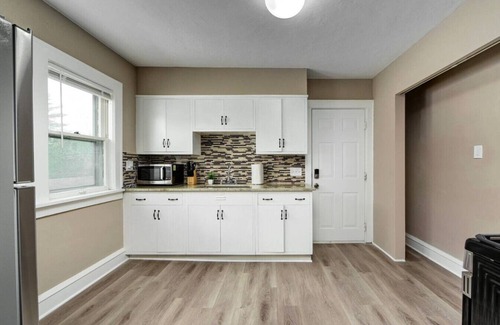 Cleveland Apartment | RocknRoll Crib | 8 Min Cle Clinic | Near Downtown