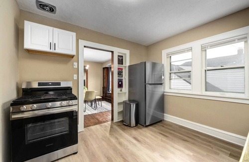 Cleveland Apartment | RocknRoll Crib | 8 Min Cle Clinic | Near Downtown