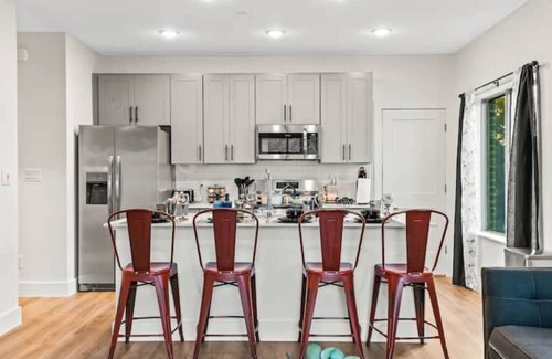 Old East Dallas Apartment | Rockstar - 2 Bed 1BR Prime Central Location