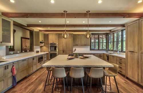Truckee House | Rockwood Lodge at Lahontan - Monthly Rental! Gated Community w/Private Hot Tub & Custom Furnishings