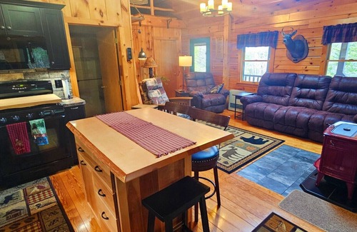 Northeast Somerset Cabin | Rockwood Retreat*Pet Friendly*Lake Access*Peaceful