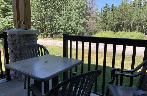 Dead Man's Flats Condo | ★Rocky Mountain Retreat and 5 Min Walk to the Bow