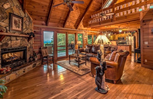 Morganton Cabin | Rocky Top- Pet Friendly | VIEWS VIEWS VIEWS! | Large Screened Porch