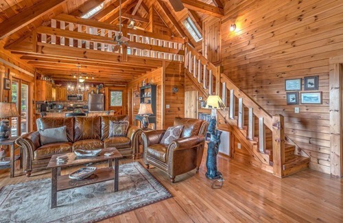 Morganton Cabin | Rocky Top- Pet Friendly | VIEWS VIEWS VIEWS! | Large Screened Porch