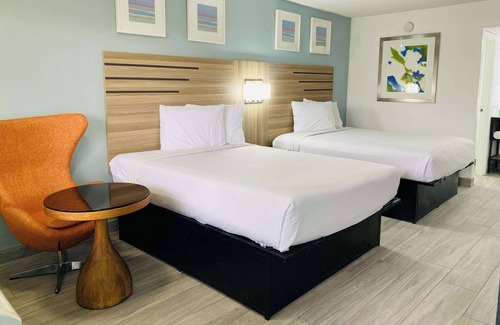 Clearwater Hotel | Rodeway Inn Clearwater - Central