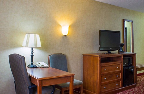 Grand Forks Hotel | Rodeway Inn Columbia Mall Loop