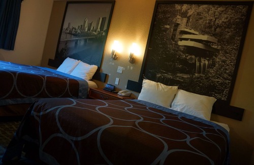 Delmont Hotel | Rodeway Inn Delmont