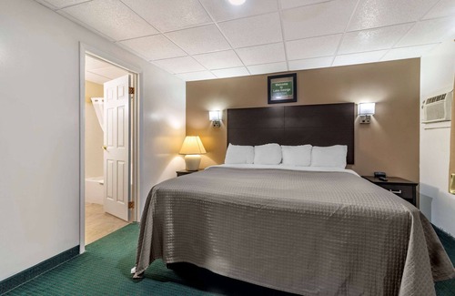 Lake George Hotel | Rodeway Inn Lake George Outlets