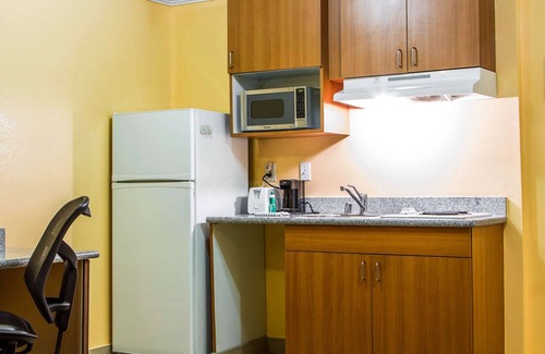Hayward Hotel | Rodeway Inn & Suites