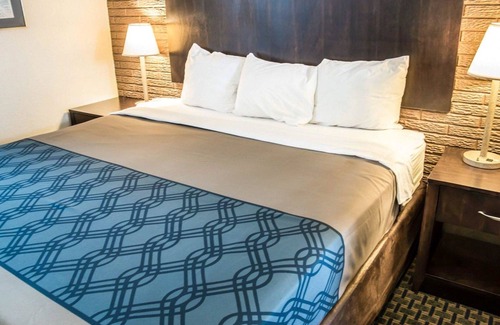 Wilmington Hotel | Rodeway Inn & Suites Wilmington North