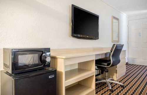 Sharonville Hotel | Rodeway Inn