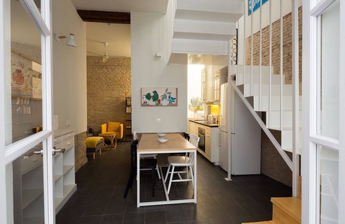 Triana Apartment | Rodrigo Triana 3. 2 bedrooms, 2 bathrooms, patio, shared terrace
