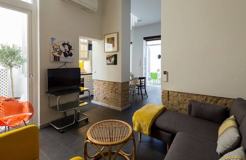 Triana Apartment | Rodrigo Triana 3. 2 bedrooms, 2 bathrooms, patio, shared terrace