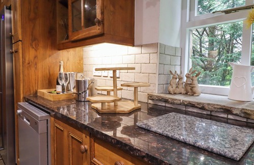 Clitheroe Cottage | ROE DEER COUNTRY RETREAT, family friendly, with hot tub in Clitheroe