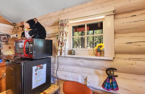 Williams House | Roger's Cabin | Historic Log Cabin in the Woods | Near Grand Canyon & Flagstaff