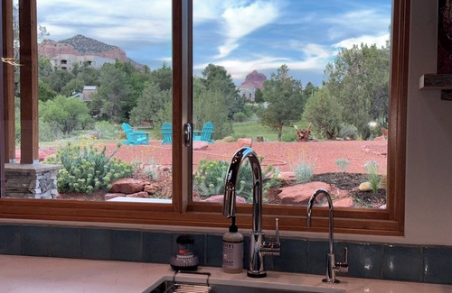 Oak Creek House | Rojo Retreat Sedona - 2 bedrooms, 1.5 bathrooms - Sleeps 4 FREE Red Rock Pass
