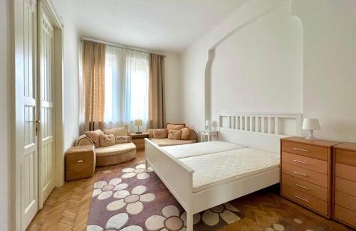 Nepszinhaz negyed Apartment | Roland Apartment Downtown - Pope Subway