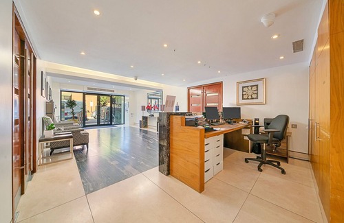 Courtfield Apartment | Roland House - Deluxe Studio B