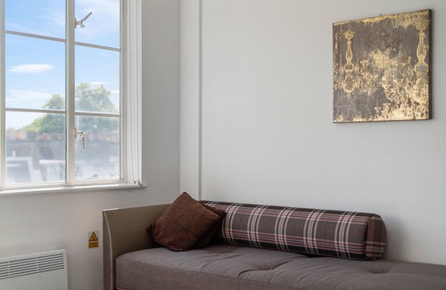 Courtfield Apartment | Roland House - Deluxe Studio D