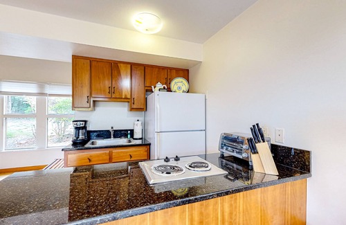 Wesser Cabin | Rolling Ridge Riverview Cabin in Bryson City with private balcony