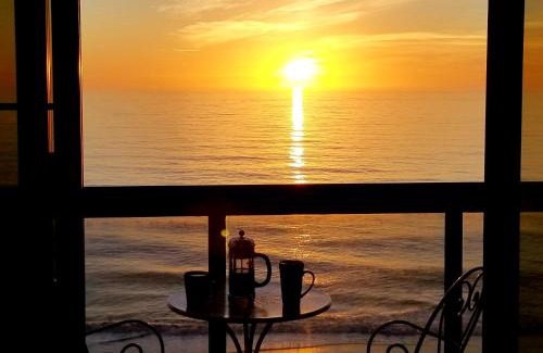 North Ocean City Apartment | Romantic Beach Inscape -Best Ocean View and Heated Pool