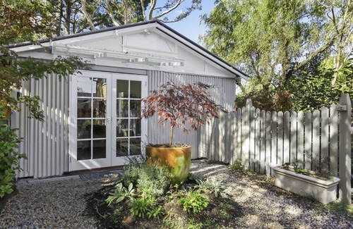 Leura Cottage | Romantic Bloom Cottage 300m to Mall, wood fire SPRING SPECIAL midweek rates