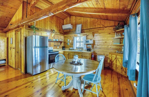 Saint Joe Cabin | Romantic cabin getaway with Jacuzzi tub. Pet Friendly!