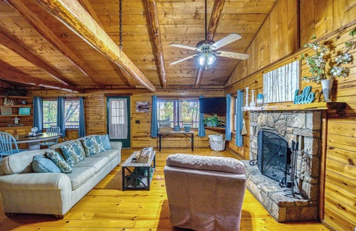 Saint Joe Cabin | Romantic cabin getaway with Jacuzzi tub. Pet Friendly!
