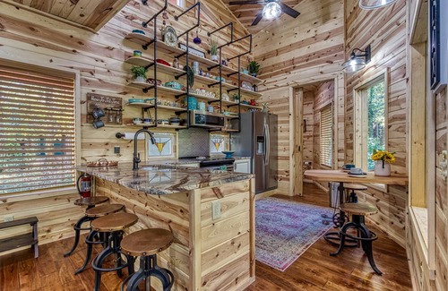 Gatlinburg Cabin | Romantic Cabin Near downtown Gatlinburg w/Hot Tub & more Weekly Specials