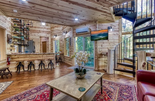 Gatlinburg Cabin | Romantic Cabin Near downtown Gatlinburg w/Hot Tub & more Weekly Specials