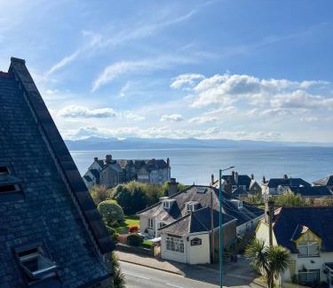 Criccieth Apartment | Romantic Chapel Retreat in Snowdonia - Sea Views & Serenity