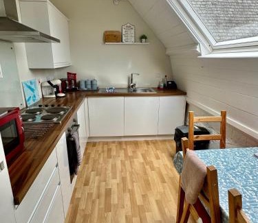 Criccieth Apartment | Romantic Chapel Retreat in Snowdonia - Sea Views & Serenity